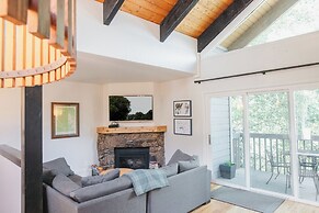 Chillside Chalet: Modern West Vail Townhouse!