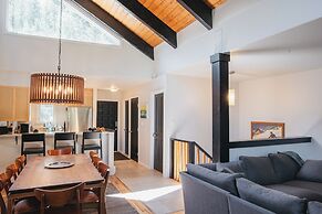Chillside Chalet: Modern West Vail Townhouse!