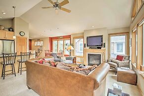 Spacious Family Townhome: Walk to Beach & Downtown