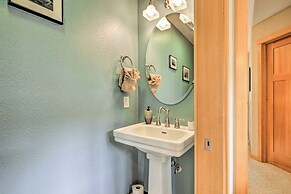 Spacious Family Townhome: Walk to Beach & Downtown