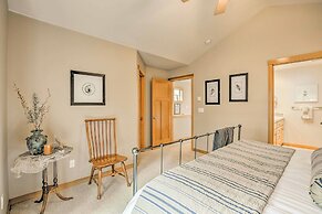 Spacious Family Townhome: Walk to Beach & Downtown