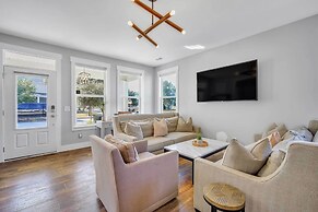 Coastal Home w/ Yard < 1 Mi to Old Town Bluffton!