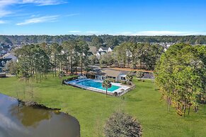 Coastal Home w/ Yard < 1 Mi to Old Town Bluffton!