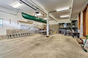 Truckee Escape w/ Hot Tub Near Ski Resorts