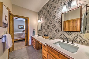 Luxe Ruidoso Home w/ Hot Tub + Mountain Views