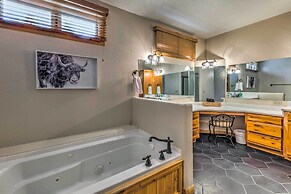 Luxe Ruidoso Home w/ Hot Tub + Mountain Views