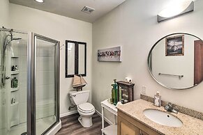 Pool Access, Walk to Beach: Galveston Condo!