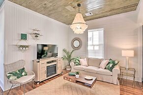 Bright Galveston Cottage: Close to Beach & Strand