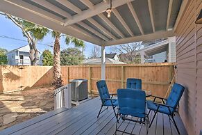 Bright Galveston Cottage: Close to Beach & Strand