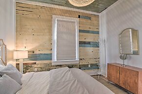 Near Beach & Strand: Bright Cottage in Galveston