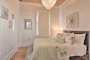 Near Beach & Strand: Bright Cottage in Galveston