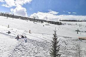 Ski-in/ski-out Granby Base Camp Escape w/ Balcony