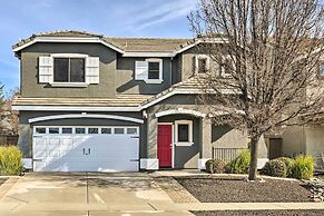 Family-friendly Lincoln Home: 8 Mi to Casino!