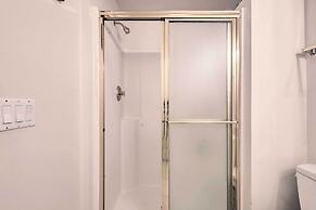 Canal Views & Community Pool: Ocean City Condo