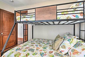 2 Mi to Pier: Colorful Cottage in Galveston!