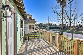 2 Mi to Pier: Colorful Cottage in Galveston!