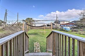 2 Mi to Pier: Colorful Cottage in Galveston!