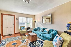 2 Mi to Pier: Colorful Cottage in Galveston!