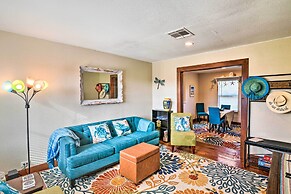 2 Mi to Pier: Colorful Cottage in Galveston!