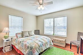 2 Mi to Pier: Colorful Cottage in Galveston!