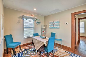 2 Mi to Pier: Colorful Cottage in Galveston!
