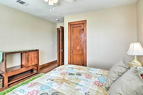 2 Mi to Pier: Colorful Cottage in Galveston!