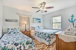 St Augustine Island Home w/ Patio, Walk to Beach!