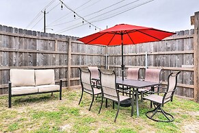 Walkable Galveston Apartment w/ Hot Tub Access