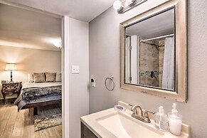 Walkable Galveston Apartment w/ Hot Tub Access