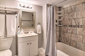 Walkable Galveston Apartment w/ Hot Tub Access