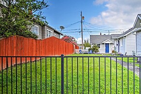 Lovely Tacoma Cottage w/ Fire Pit, Near Dtwn!