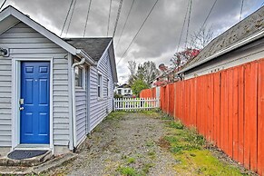 Lovely Tacoma Cottage w/ Fire Pit, Near Dtwn!