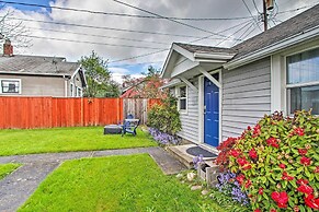 Lovely Tacoma Cottage w/ Fire Pit, Near Dtwn!