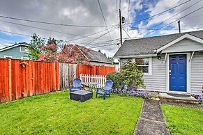 Lovely Tacoma Cottage w/ Fire Pit, Near Dtwn!