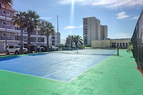 Gulf Views & Patio: Lovely Galveston Condo!