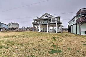 Oceanfront Galveston Home - Walk to Beach!