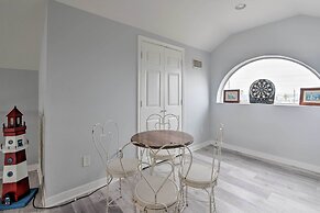 Oceanfront Galveston Home - Walk to Beach!