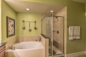 Pointe West Family Retreat: Balcony & Ocean Views!