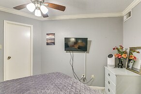 Walk to Pier & Beach: Coastal Condo in Galveston!