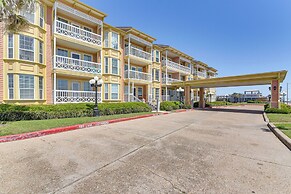 Walk to Pier & Beach: Coastal Condo in Galveston!
