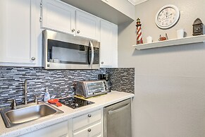 Walk to Pier & Beach: Coastal Condo in Galveston!