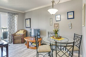 Walk to Pier & Beach: Coastal Condo in Galveston!