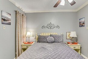 Walk to Pier & Beach: Coastal Condo in Galveston!