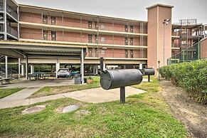 Walk to Pier & Beach: Coastal Condo in Galveston!