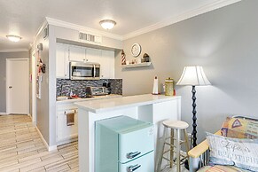 Walk to Pier & Beach: Coastal Condo in Galveston!