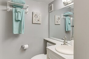 Walk to Pier & Beach: Coastal Condo in Galveston!