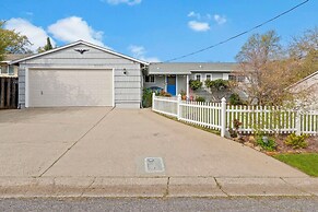 1 Mi to Main Street Sutter Creek: Poolside Oasis!