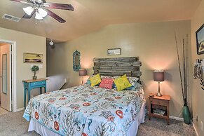 Romantic Galveston Retreat: Bay View, Pool Access!