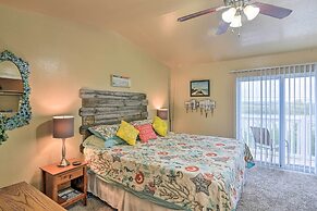 Romantic Galveston Retreat: Bay View, Pool Access!