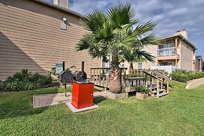 Romantic Galveston Retreat: Bay View, Pool Access!